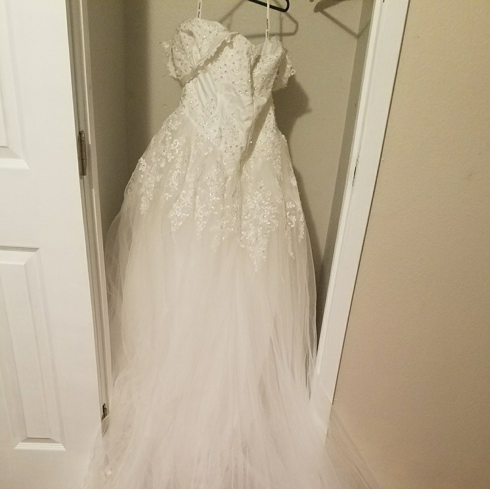 Wedding Dress - Picture 2 of 3